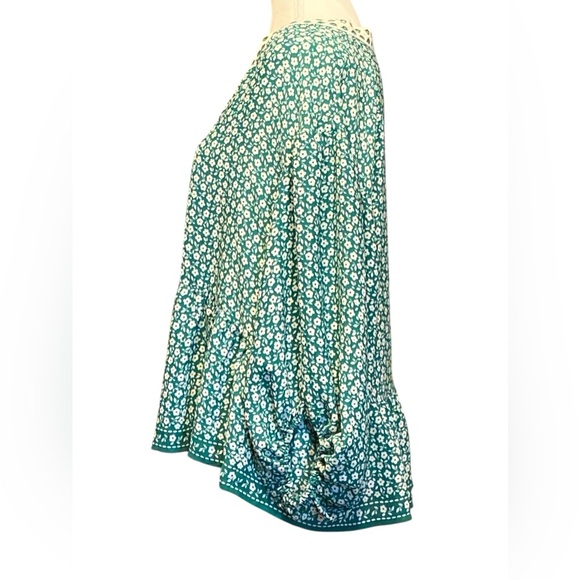 🌸Max Studio green with white flowers top size small 🌸 - Picture 2 of 8